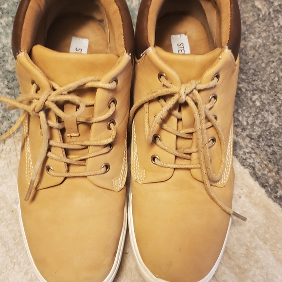 Steve Madden casual unisex shoe says size 6..  seem to be about women's 7.5 - Picture 3 of 5